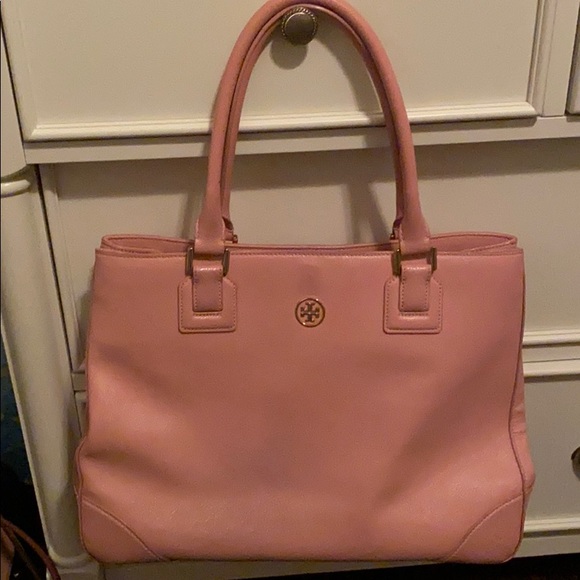 Tory Burch Handbags - Tory Burch Robinson East West Tote